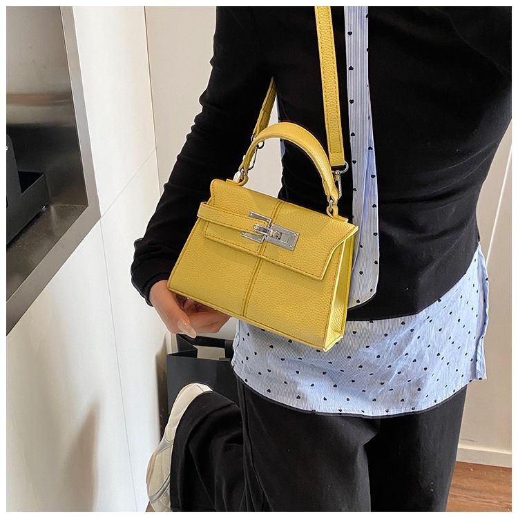 2025 neue einfache Retro-Damentasche Mode lässig Handheld Crossbody kleine quadratische Tasche Pendlertasche_voghion.com