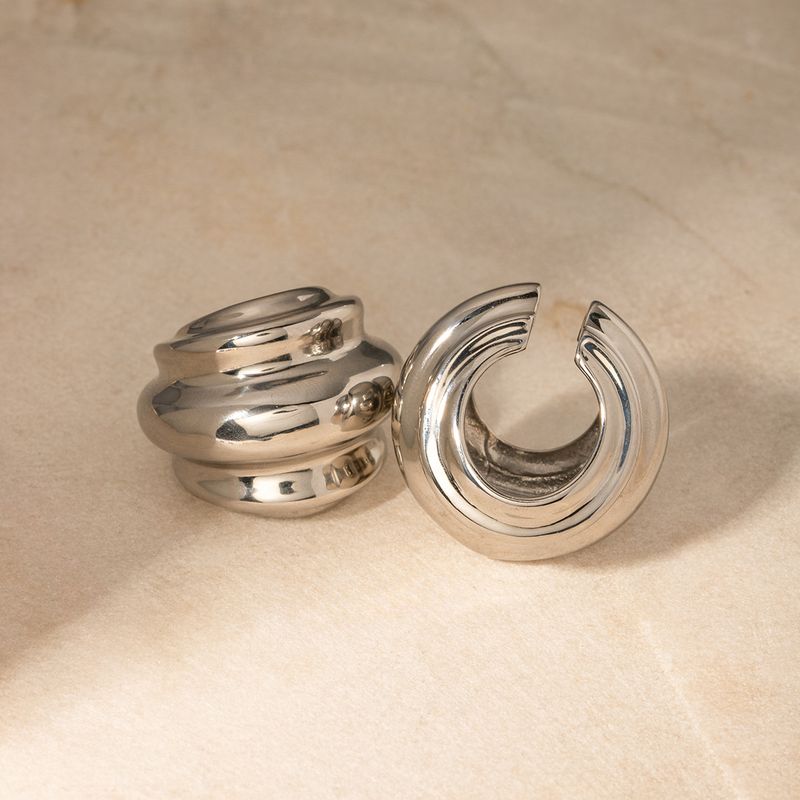 INS Internet-Berühmtheit gleiches Gold Edelstahl Hammermuster eingelegter Diamant C-förmiger Ohrclip nicht verblassendes Zubehör_voghion.com