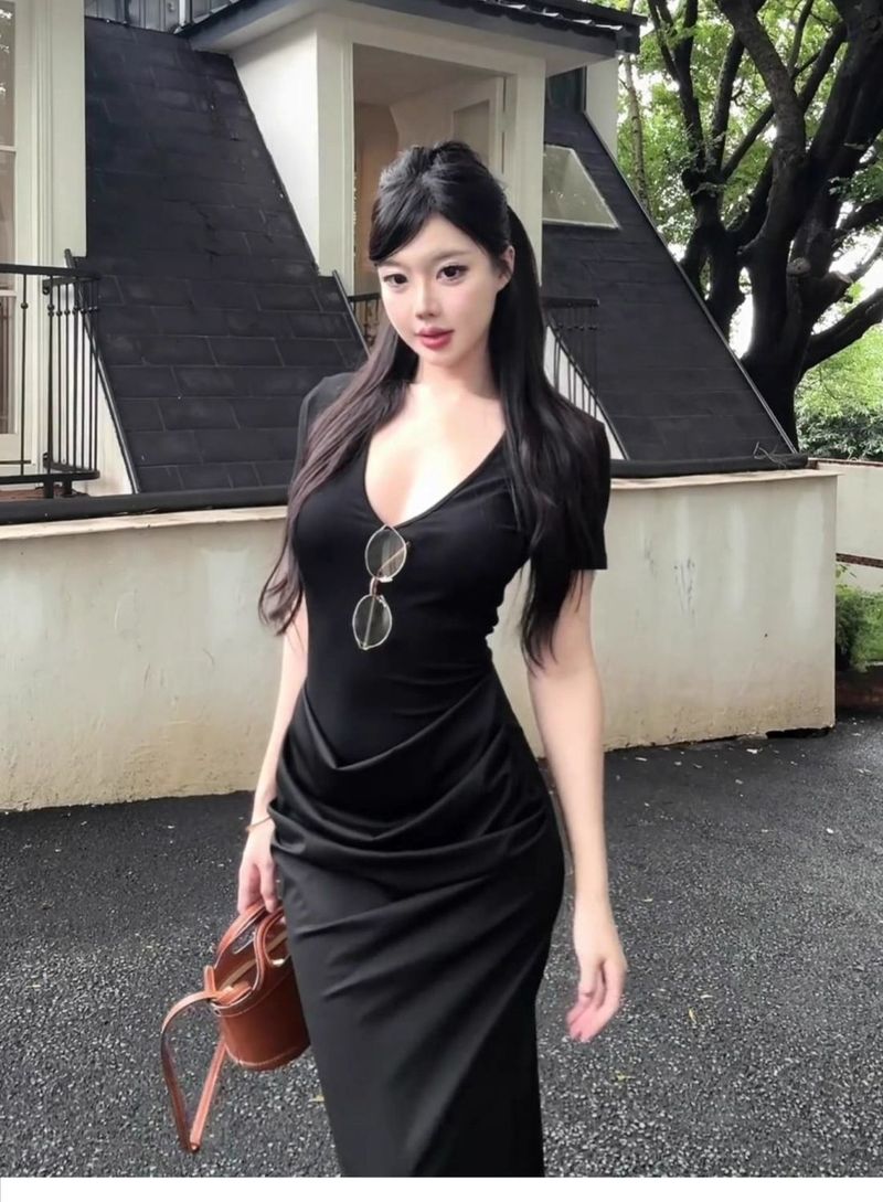 Schwarzer V-Ausschnitt, gerüschtes Design, kurze Ärmel, für Damen, Sommer, koreanischer Stil, lässig, elegant, schmale Passform, figurbetontes langes Kleid_voghion.com