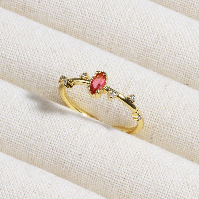 Eingelegter Smaragd für Frauen, Nischendesign, Mode, roséroter Lichtluxus-Ring mit offenem Zirkon_voghion.com