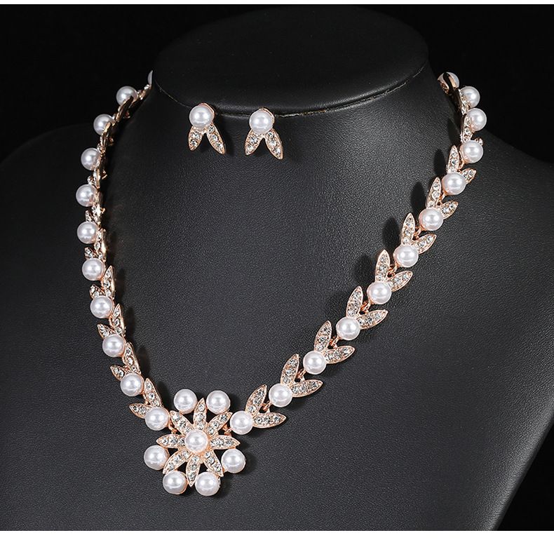 2022 New Pearl Necklace Set for Women's Light Luxury, Small and Versatile Sweater Chain, Lock Bone Chain Alloy_voghion.com