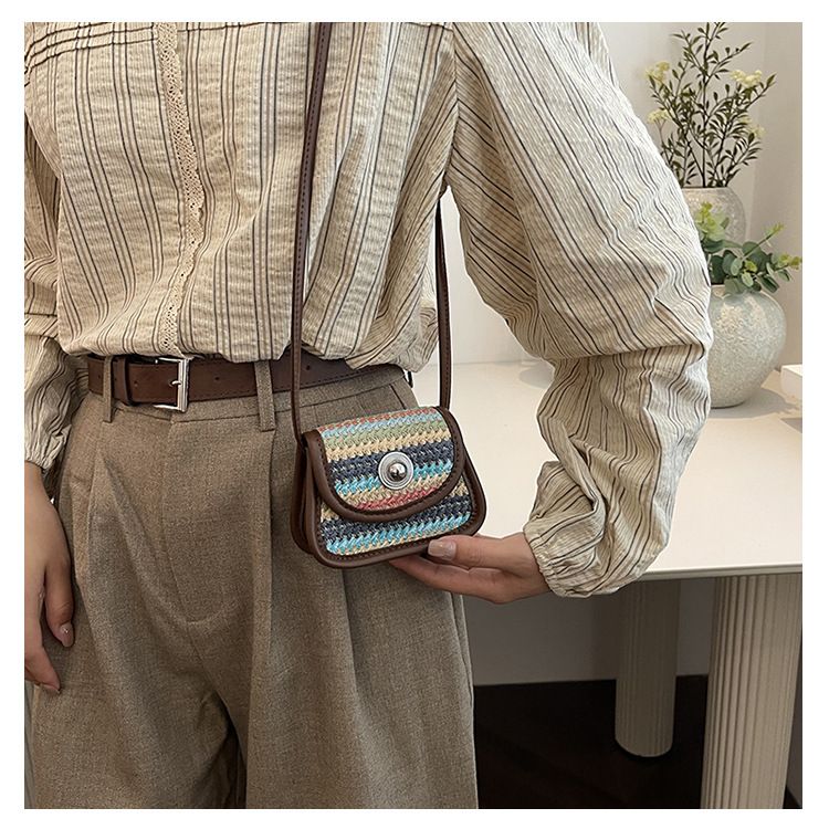 Kinder-Umhängetaschen, beliebte All-Match-Mini-Muscheltasche, Kontrastfarbe, geflochtenes Stroh, Eltern-Kind-Mädchen-Umhängetasche, Lippenstifttasche, weiblich_voghion.com