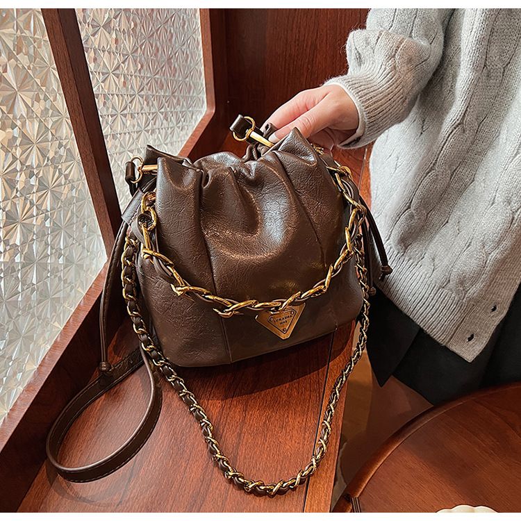 Soft leather pleated bucket bag, women's light luxury bags with a stylish and niche high-end texture, chain shoulder_voghion.com