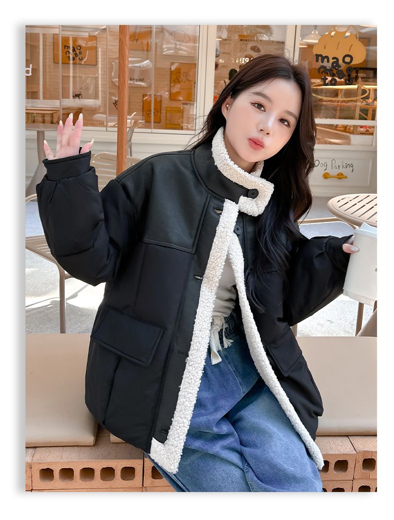 Kurzer, wattierter Damenmantel mit Lammwollbesatz, übergroße, mit Fleece gefütterte Winterjacke, locker sitzende, lässige Oberbekleidung für zierliche Frauen_voghion.com