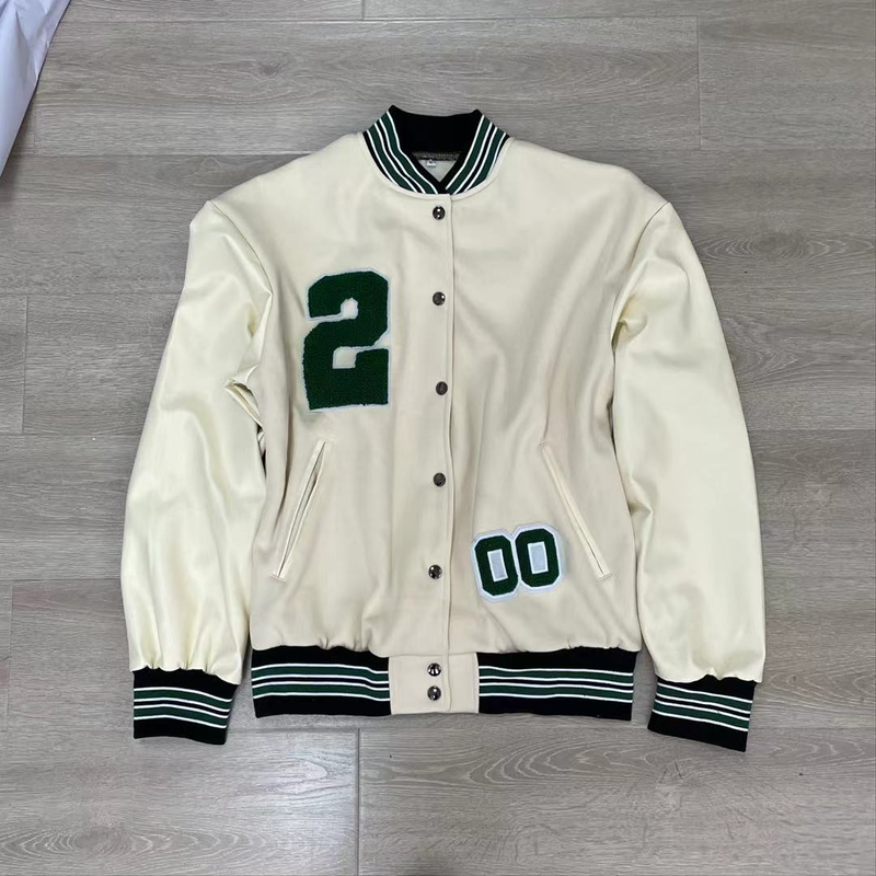Chaqueta de béisbol engrosada de lana con letras para mujer_voghion.com