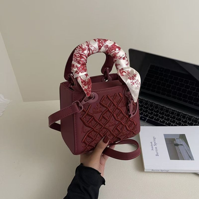 Borsa a tracolla monospalla di alta qualità da donna, nuova moda, con sciarpa, versatile e ricamata, raffigurante la principessa Diana_voghion.com