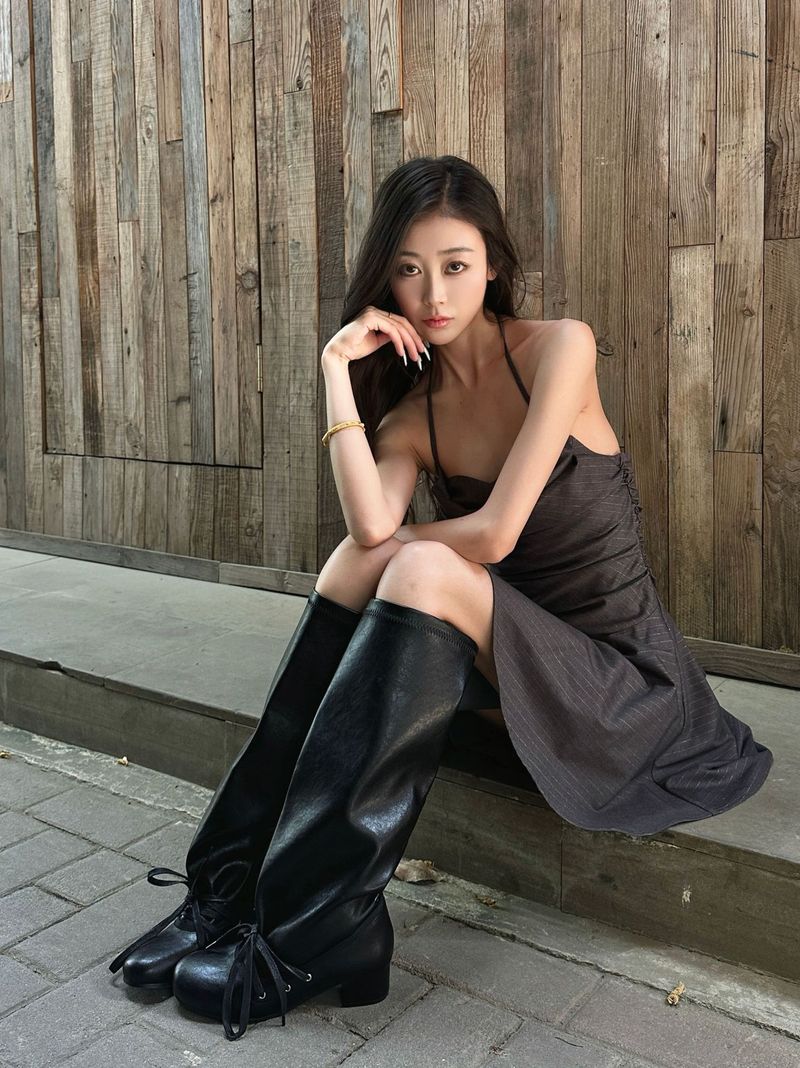 Lace-Up Long Boots Chunky Heel Knee-High Boots Pointed Toe Cuff Boots Fall/Winter 2025 New_voghion.com