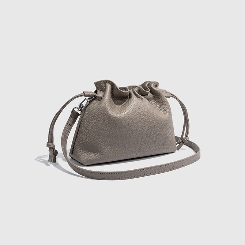 Borsa a tracolla singola con tracolla a secchiello in vera pelle di vacchetta con strato superiore in pelle di vacchetta rugosa, piccola da donna_voghion.com