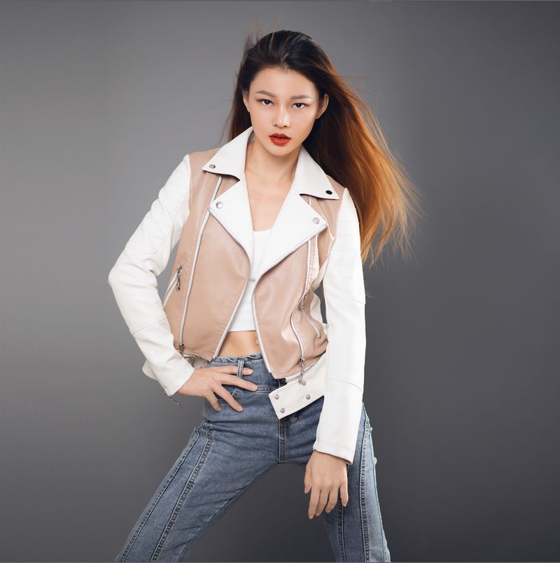 Veste en cuir ultra-courte à col rabattu pour femme 2025 Goddess, coupe ajustée, petite, cool et élégante, manches longues_voghion.com