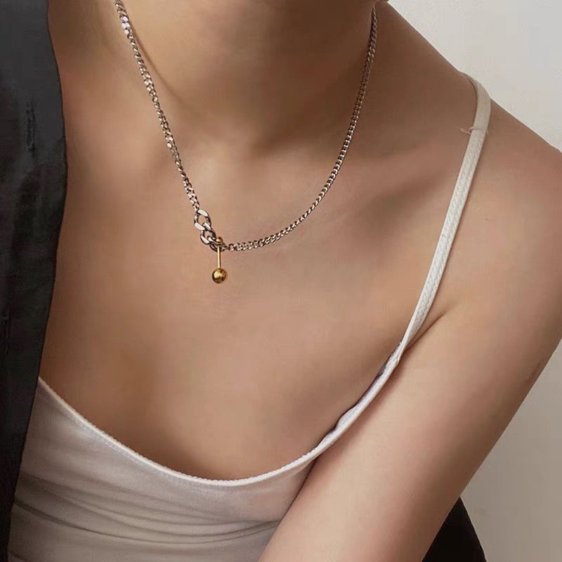 Collana con sfera in acciaio al titanio, stile europeo e americano, stile retrò, semplice, design di nicchia, personalità._voghion.com