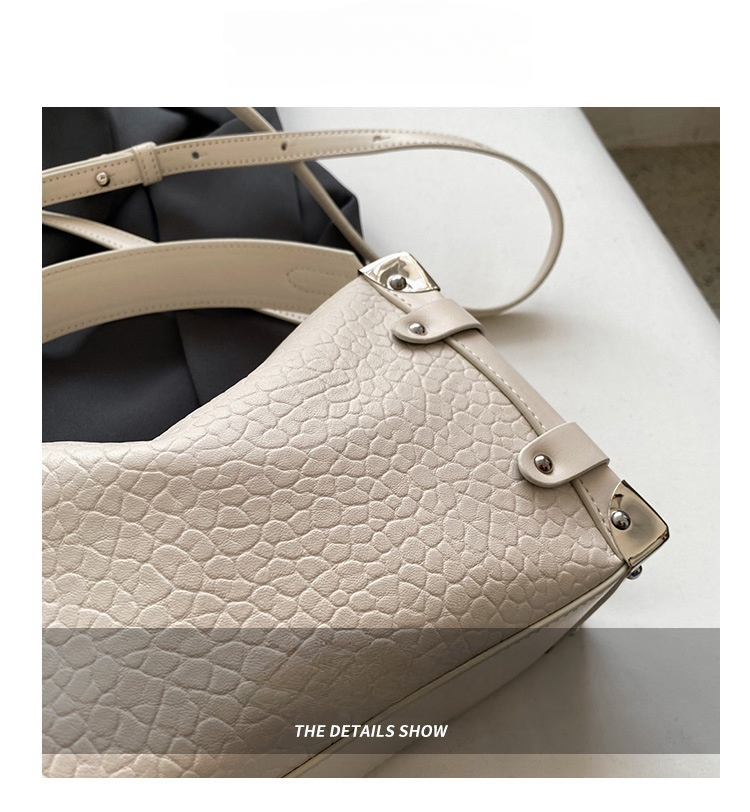 Designer Damen Klassische Retro Mode Tasche Ecke Personalisierte Litschi Muster Retro Mode Handheld Niet Damen Tasche Internet Rot_voghion.com