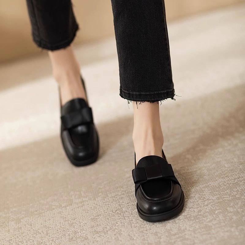 Mocassini con fiocco in stile britannico 2025 Primavera e autunno Nuovo arrivo Scarpe in pelle vintage Tacco basso Scarpe basse abbinate da donna_voghion.com