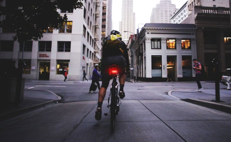 USB oplaadbare fietsachterlicht 2-pack, 1200 mAh looptijd 50 uur, ultrahelder, 5 lichtstanden, IPX5 waterdicht (2 USB-kabels meegeleverd)_voghion.com