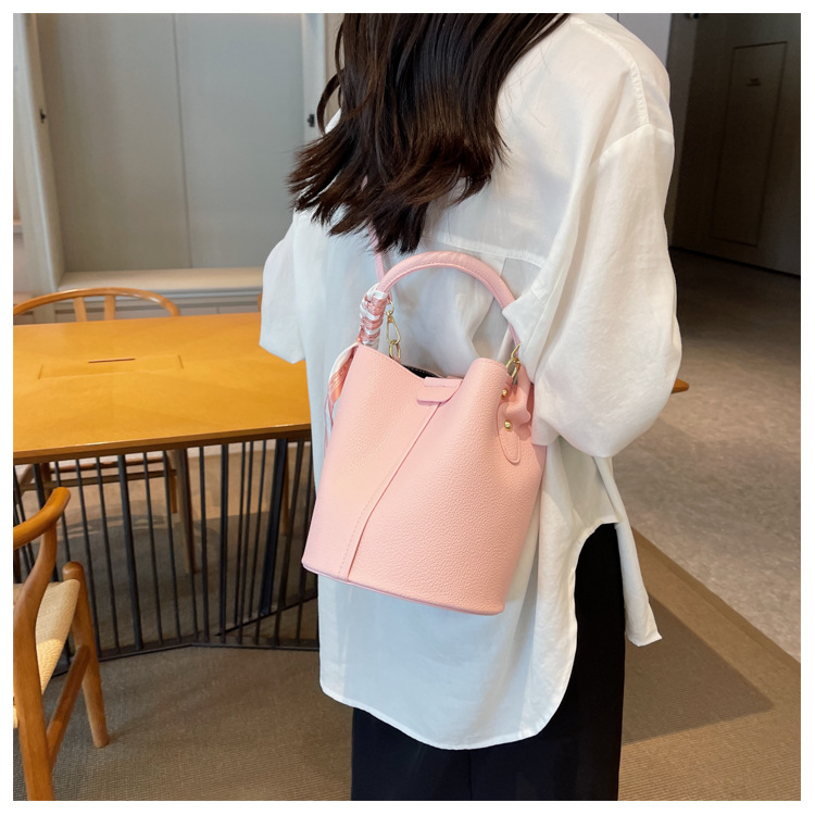 Trama di nicchia del designer, borsa a secchiello in tinta unita alla moda e versatile, borsa da donna portatile a tracolla diagonale con una spalla_voghion.com
