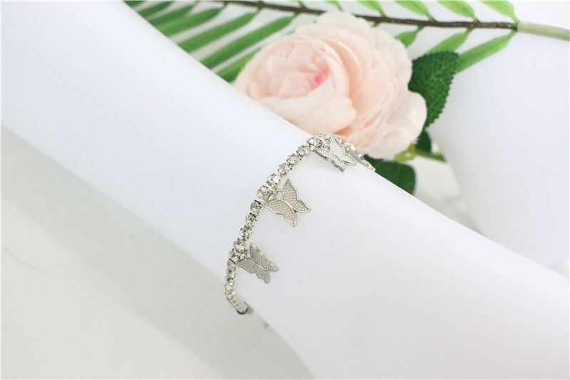 Cavigliere con catena di diamanti a fila singola con ciondolo a farfalla con strass_voghion.com