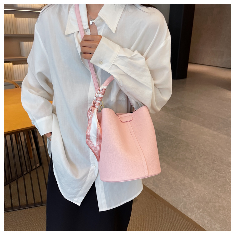 Trama di nicchia del designer, borsa a secchiello in tinta unita alla moda e versatile, borsa da donna portatile a tracolla diagonale con una spalla_voghion.com