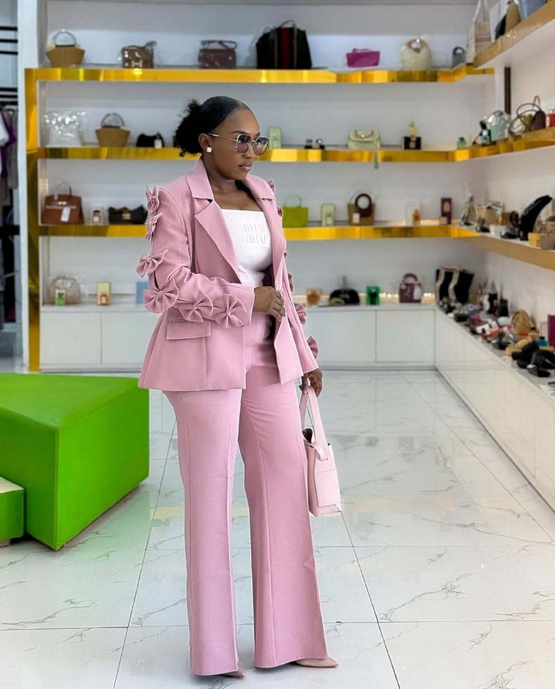 Kadın Yaz Modası Blazer ve Pantolon Takımı, Fiyonk Detaylı, Slim Fit, Cepli, Polyester İş ve Günlük Giyim Kıyafeti (S-XXL, Pembe)_voghion.com