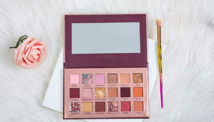 hu Earth Eyeshadow Palette Invert Rose 18 eyeshadow_voghion.com