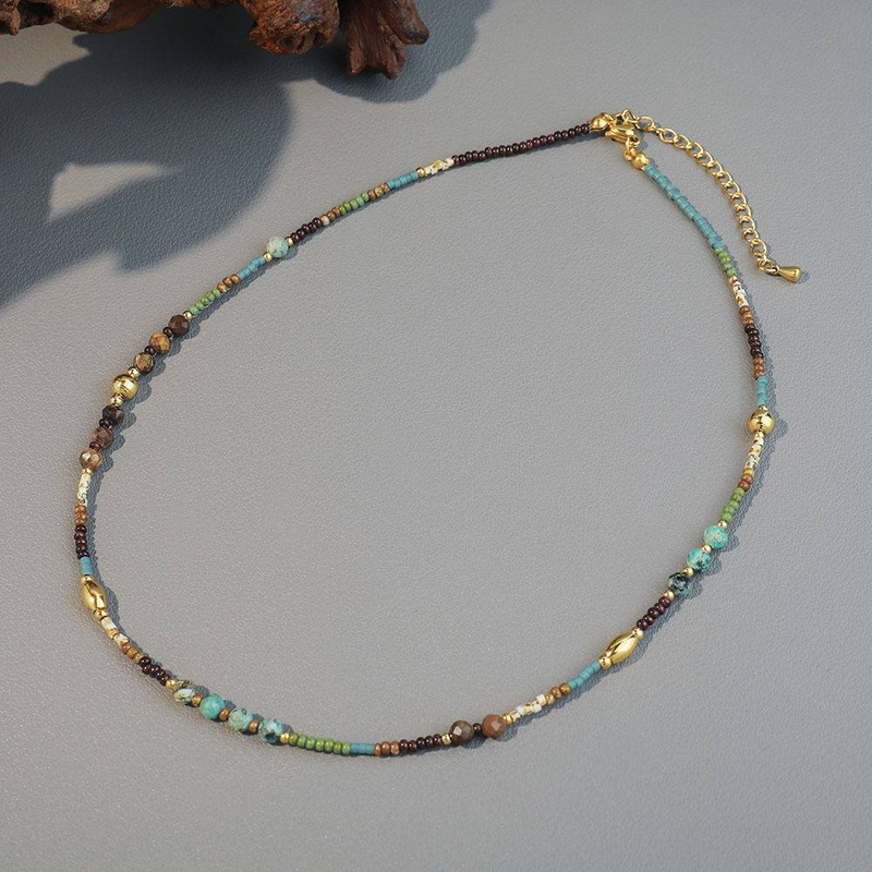 Collana con perline di riso in pietra naturale colorata, stile bohémien, alla moda, con catena a clavicola, design retrò francese di nicchia da donna_voghion.com