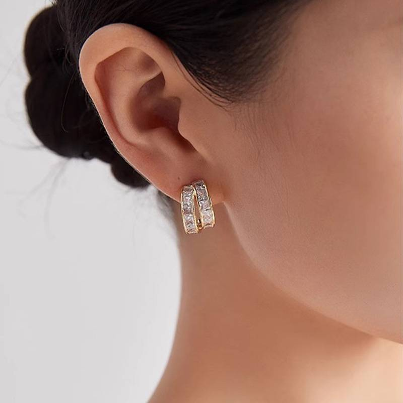Orecchini semicircolari a doppio strato con zirconi super flash, temperamento da donna, design di nicchia di lusso leggero, orecchini semplici alla moda di fascia alta_voghion.com