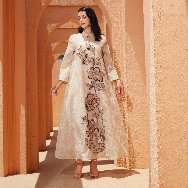 Elegantes besticktes Abaya-Kleid aus Netzstoff mit Blumenapplikation – Langärmliges, schlichtes muslimisches Kleid für Damen (Beige, M/L/XL/XXL)_voghion.com