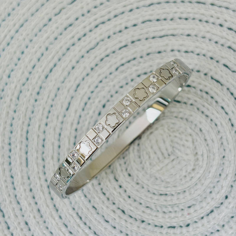 Sieradenset voor dames, modieus, gegalvaniseerd titaniumstaal, groene zirkonia, groot merk, diamant, schaakbordontwerp, armband, stapelarmband_voghion.com