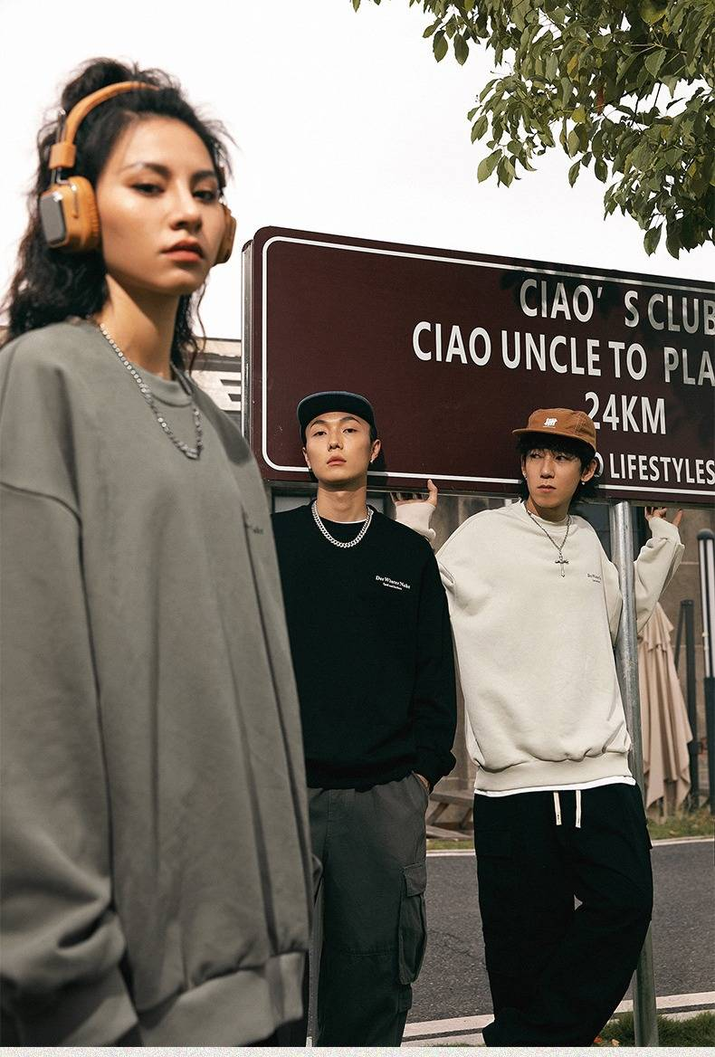 Bluza z okrągłym dekoltem w stylu retro – Heavyweight Unisex Streetwear (czarny/szałwiowy/kremowy, oversize'owy sweter vintage)_voghion.com