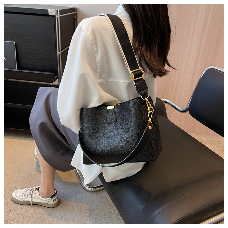 Årets 2024 nya väskor är trendiga, fashionabla och populära väskor, handväskor, high-end, utländska, mångsidiga, cross-body bucket-väskor_voghion.com
