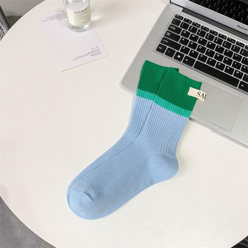 Calcetines largos de algodón holgados hasta media pantorrilla estilo universitario, estilo coreano 2025d, para mujer, con etiqueta de tela y letras, con tacón de bloque de color_voghion.com