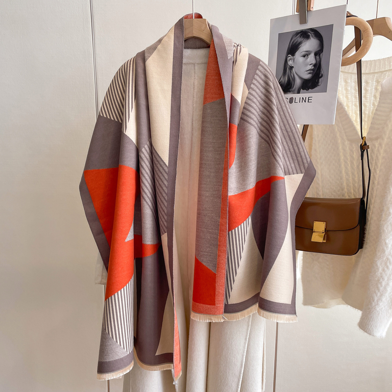 Designmodelle Trendiger Retro-Literatur-Dickenabschnitt für kalte, warme Herbst- und Wintermode 2023 außerhalb des Schals aus gesponnenem Kaschmir_voghion.com