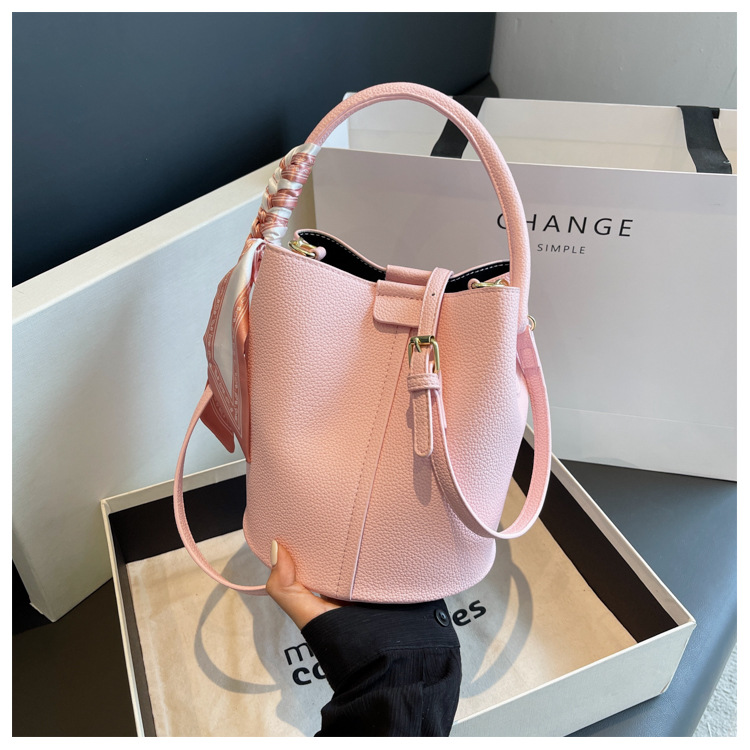 Trama di nicchia del designer, borsa a secchiello in tinta unita alla moda e versatile, borsa da donna portatile a tracolla diagonale con una spalla_voghion.com