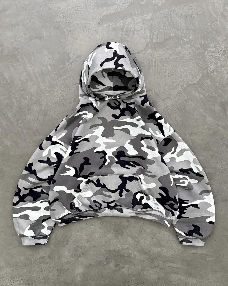 "Urban Camouflage Sweatsuit – Oversized Hoodie & Joggingbroek Set met Digitale Print (Unisex)"_voghion.com