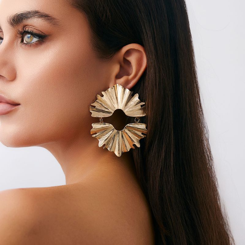 Orecchini pendenti con perle e girasole plissettati, linea di moda Ins, clip per orecchini a clip_voghion.com