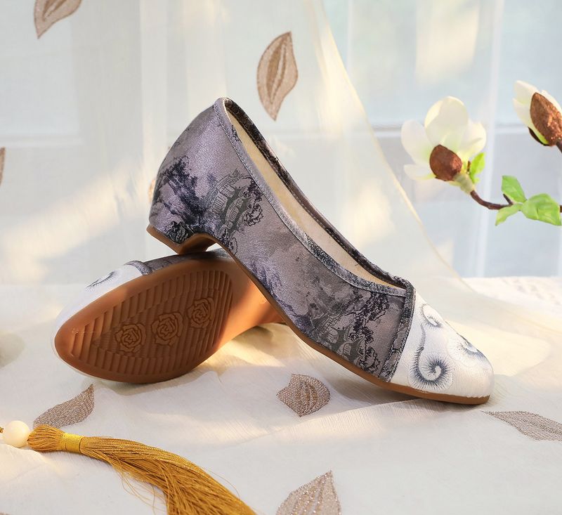 Damenschuhe Frühlings-Cheongsam im neuen Stil, spitze Tanzschuhe für Damen im Retro-Look, bedruckte alte Stoffschuhe_voghion.com