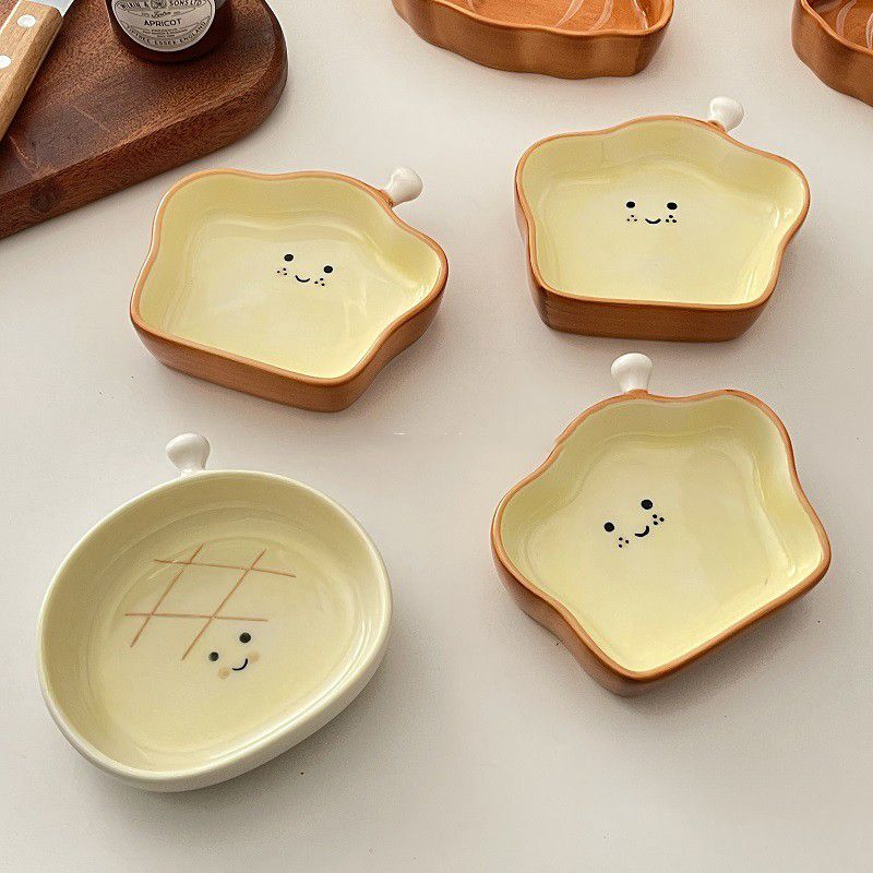 Piatto piccolo in ceramica con testa di pane, simpatico cartone animato, con sapore creativo, per spuntini casalinghi, con salsa di condimento colorata sotto smalto._voghion.com