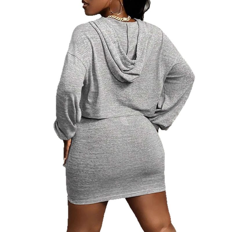 Completo due pezzi da donna sexy con top con cappuccio e spalline in tinta unita e gonna corta_voghion.com