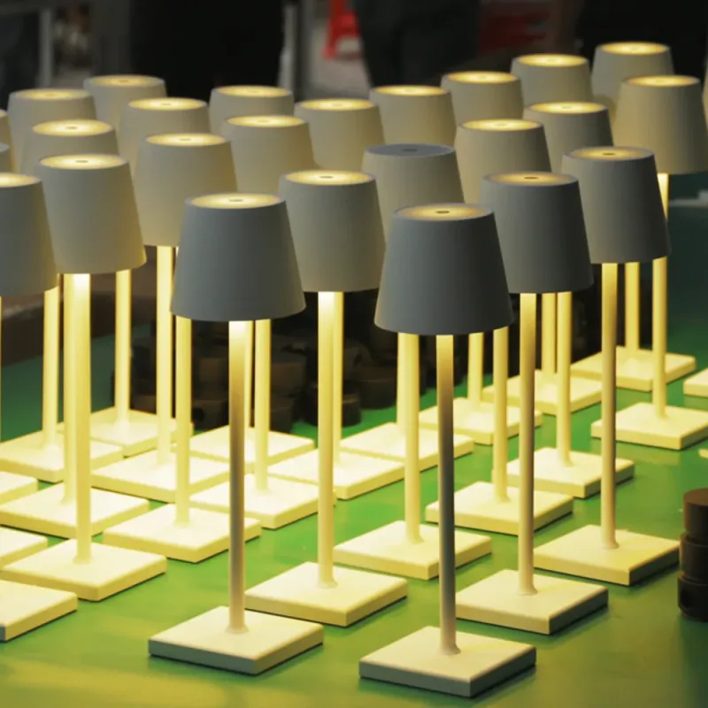 Lampada da tavolo senza fili, lampada da comodino dimmerabile, illuminazione d'atmosfera per ristoranti, per interni ed esterni, colore nero metallizzato_voghion.com