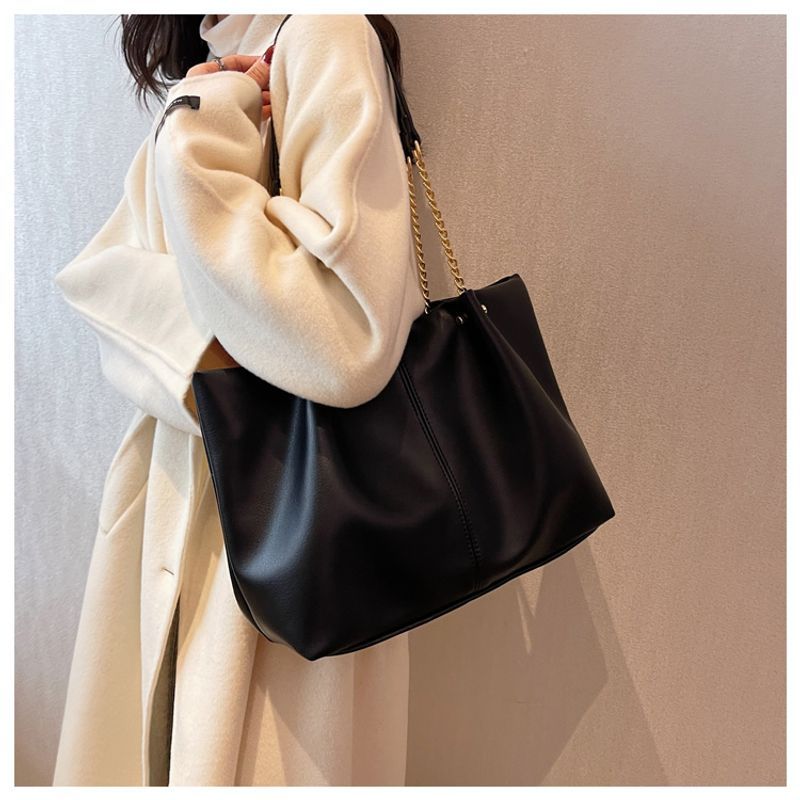 2024 Neue weiche Textur Damenmode Casual Chain Single Shoulder Pendler-Einkaufstasche mit großer Kapazität Trendy_voghion.com
