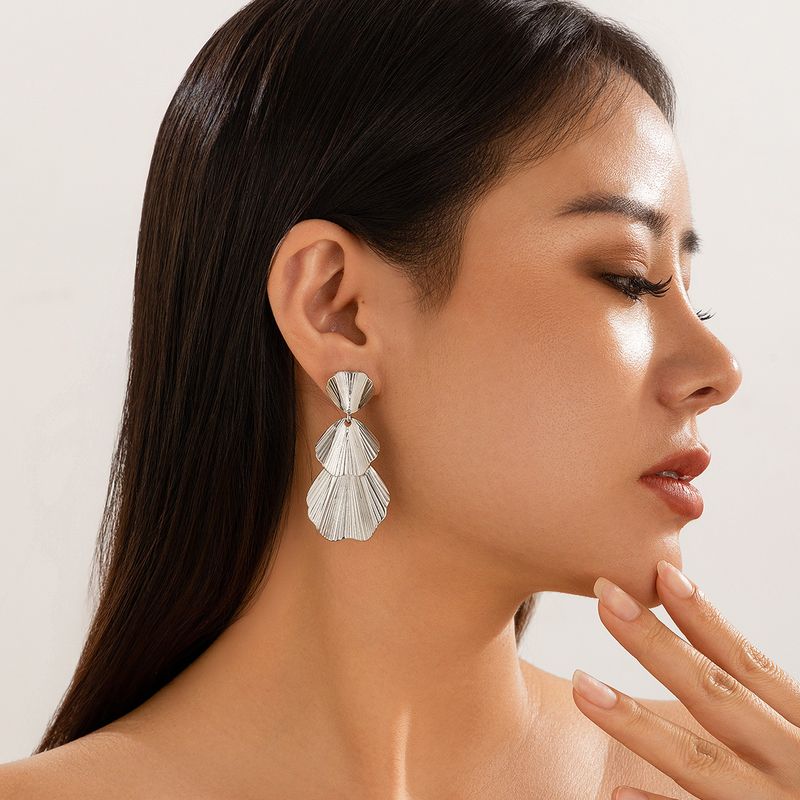 Personality metal geometric texture hollow earrings female irregular twisted glossy earrings earrings_voghion.com