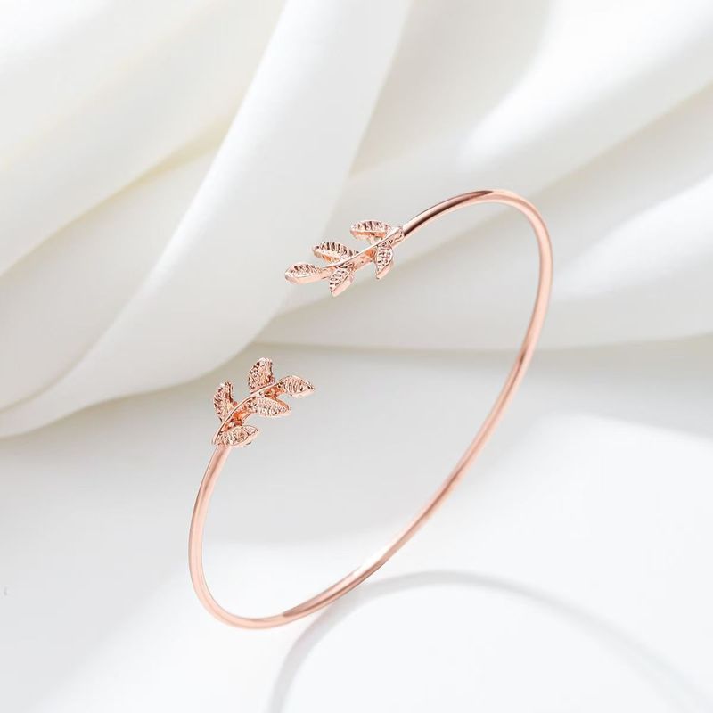 Dainty Leaf Cuff Bracelet - Hypoallergenic Stainless Steel, Lightweight & Adjustable, Boho Chic Jewelry_voghion.com