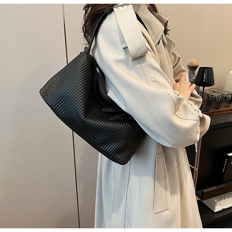 Retro Handheld Kleine Tas voor Vrouwen 2024 Nieuwe Lente Mode Eenvoudige en Veelzijdige Kleine Vierkante Tas met Hoge Kwaliteit Textuur, Unieke Casual Schoudertas_voghion.com