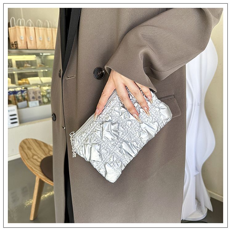 2024 new handheld wallet, embroidered diamond grid small bag, cute and versatile spare wallet, lightweight cloud card bag_voghion.com