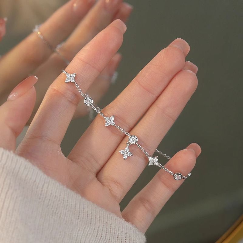 Silbernes vierblättriges Kleeblattarmband für Damen, Ins Style, Nische, Vielseitig, Leichter Luxus, Exquisiter Handschmuck, Geschenk für_voghion.com