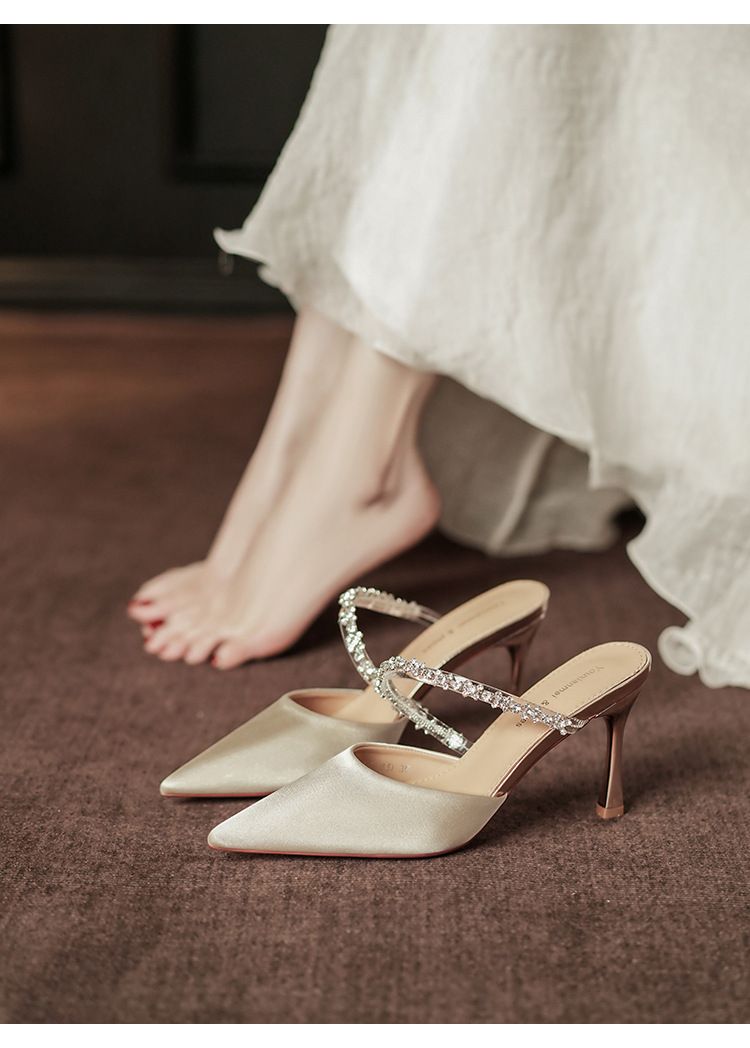 8189-2 Sandali con tacco a spillo da donna in raso con punta chiusa, un cinturino, strass, stile fata, eleganti_voghion.com