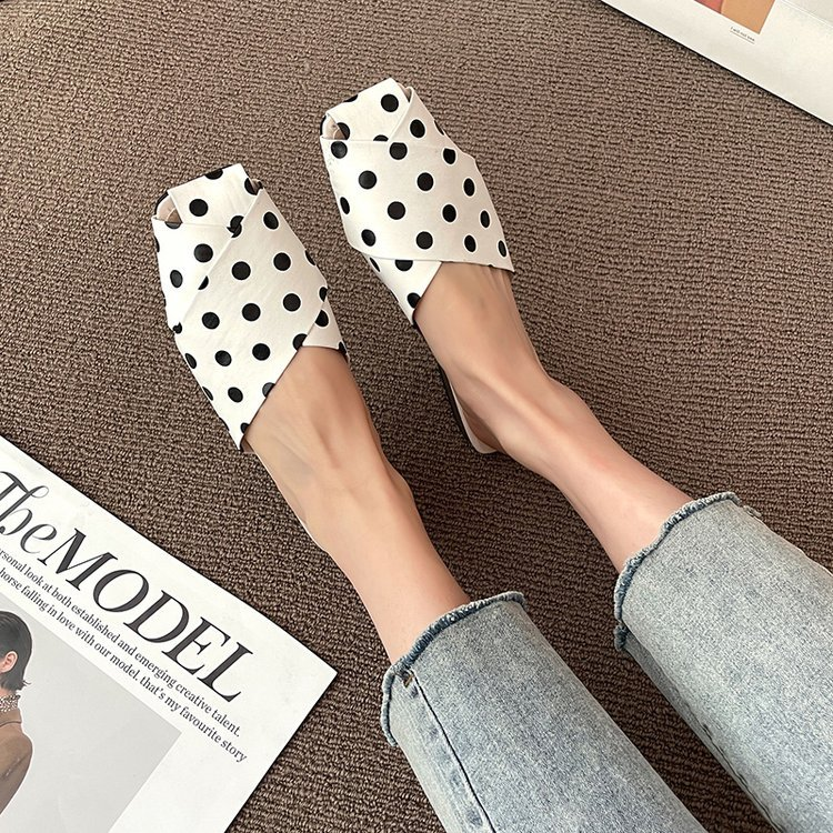 Zapatillas de mujer con puntera cubierta y lunares, sandalias con tiras cruzadas de cuero, sandalias con recortes, chanclas de verano 2022_voghion.com
