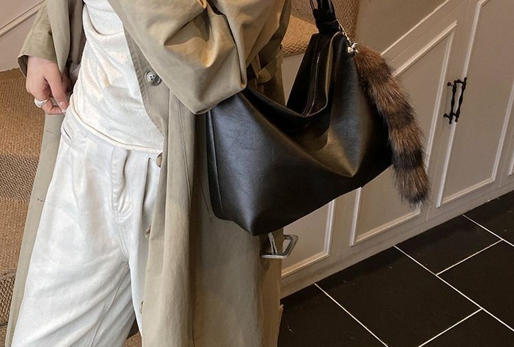 Autumn And Winter Vintage Large Capacity 2025 New Fashion Commuter Versatile Women's Crossbody Single Shoulder Hobo Bag_voghion.com