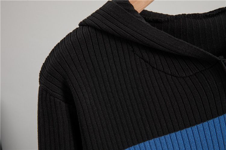 Strickjacke mit Kapuze und Reißverschluss – Gestreifter Kurzpullover mit gerippten Bündchen (Viskose, Einheitsgröße)_voghion.com