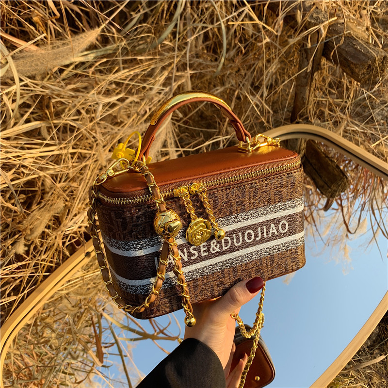 Hochwertige und Nischen-Designer-Box mit Aufdruck für Damen 2024 Neue Pendlertasche mit einer Schulter und kleiner quadratischer Umhängetasche_voghion.com