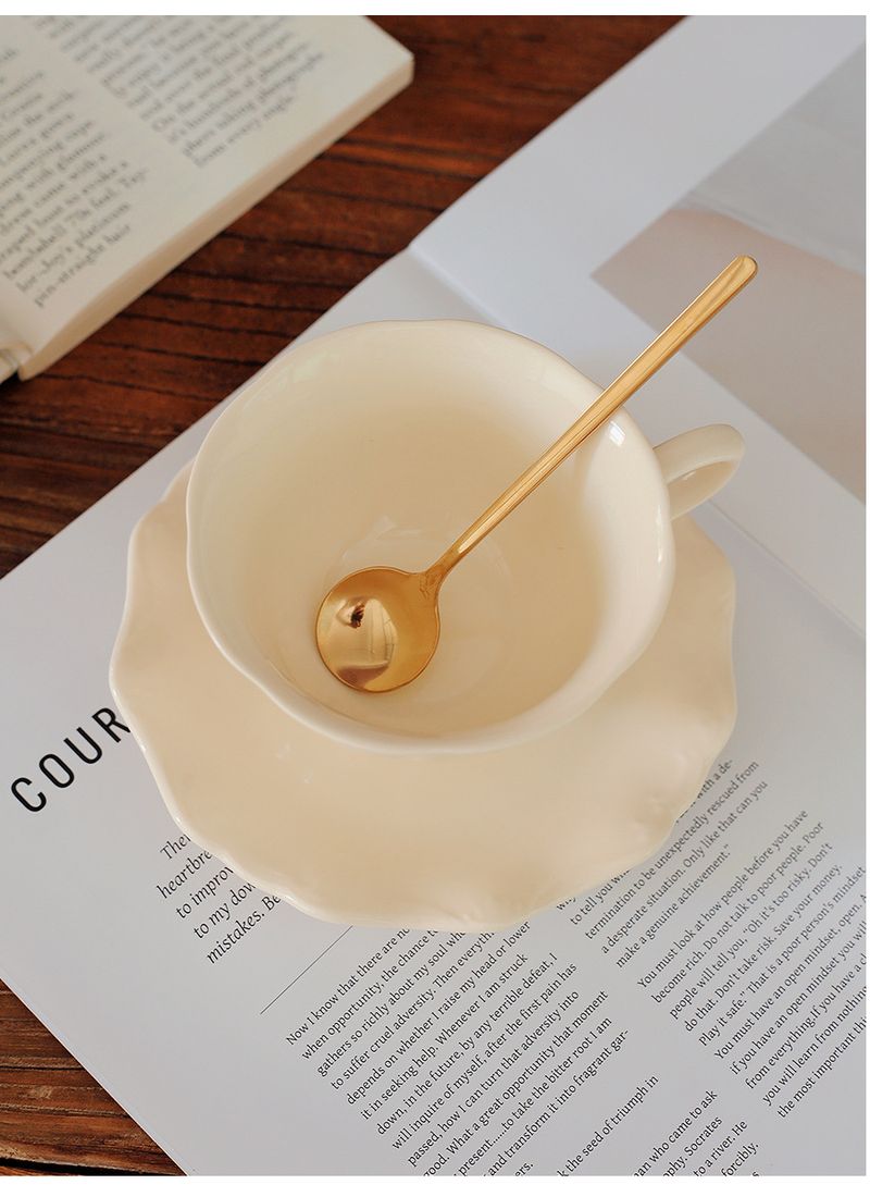 Juego de tazas de café con diseño floral: elegante taza de té de cerámica con platillo y cuchara, vajilla minimalista para el hogar y la cafetería, ligera, 250 ml_voghion.com