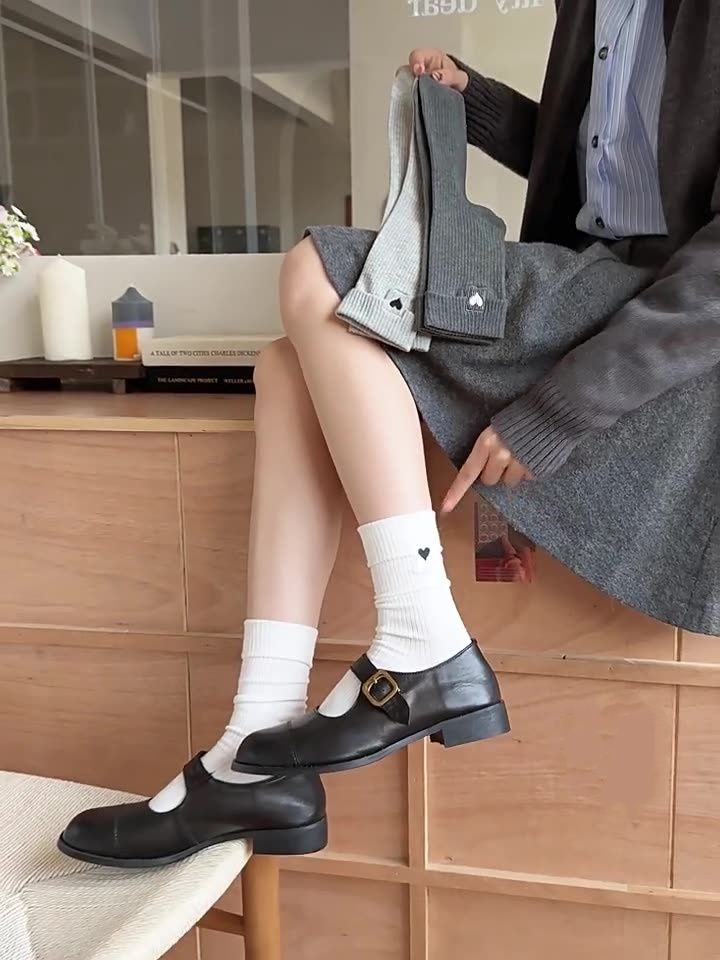 25 Jahre neue graue herzförmige Wadensocken für Frauen, ein Haufen Frauen_voghion.com